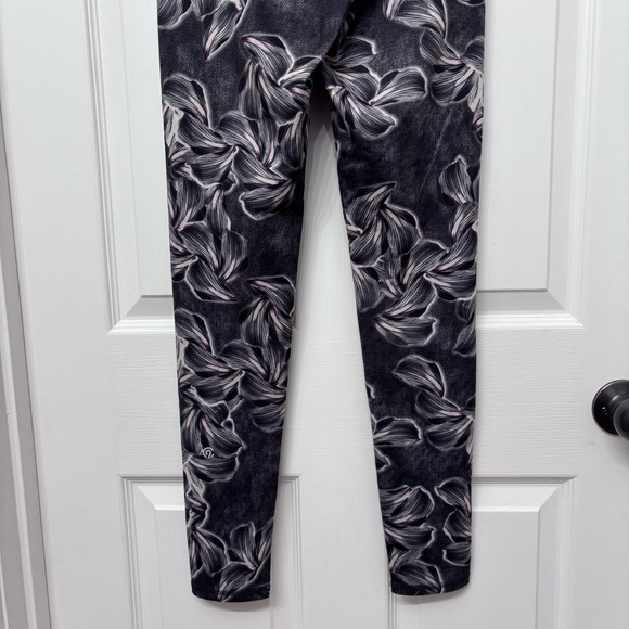 Black Floral Active Leggings | Champion Size S - Picture 8 of 9